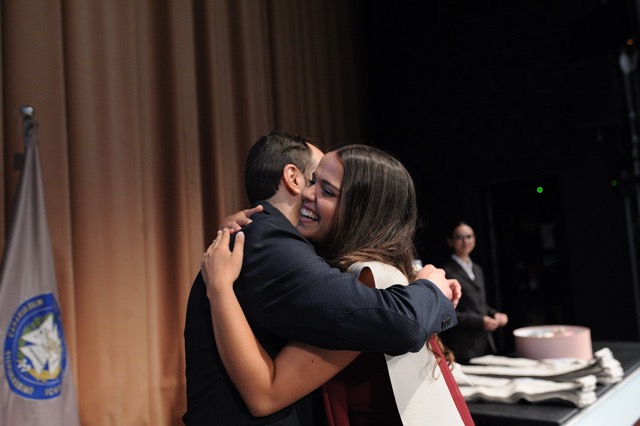 Abrazo 6
