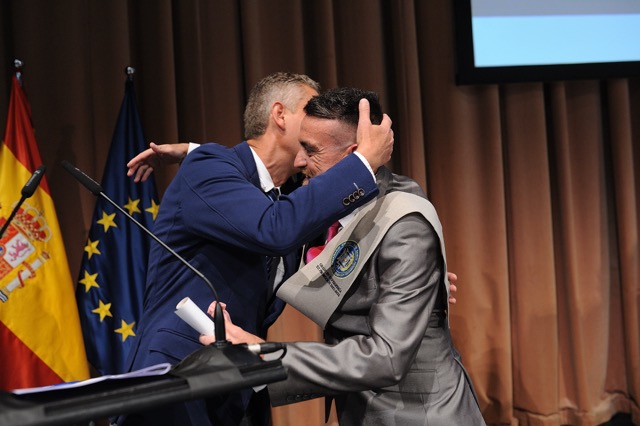 Abrazo 9